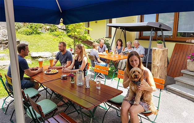 Speisekarte mit bayerischen Schmankerln im Wanderhotel Mühle